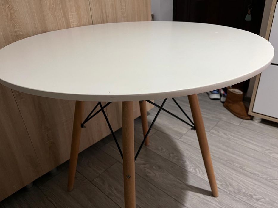 Masa bucatarie, rotunda, MDF, picioare lemn