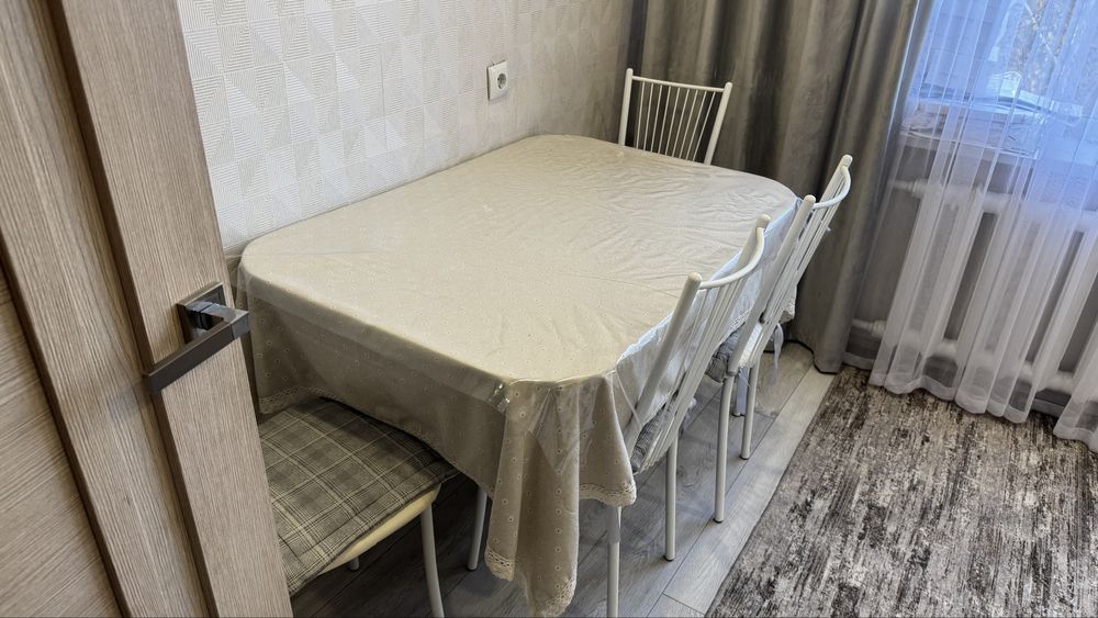 Продам стол со стульями