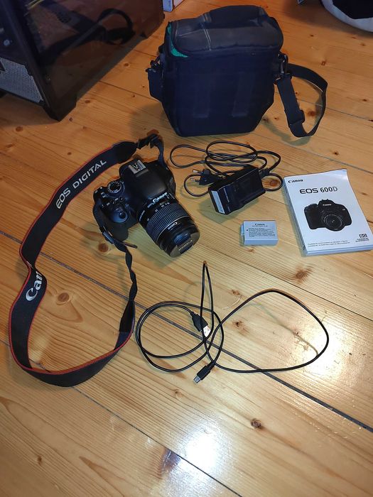 Фотоапарат Canon EOS 600D Full-HD EOS video