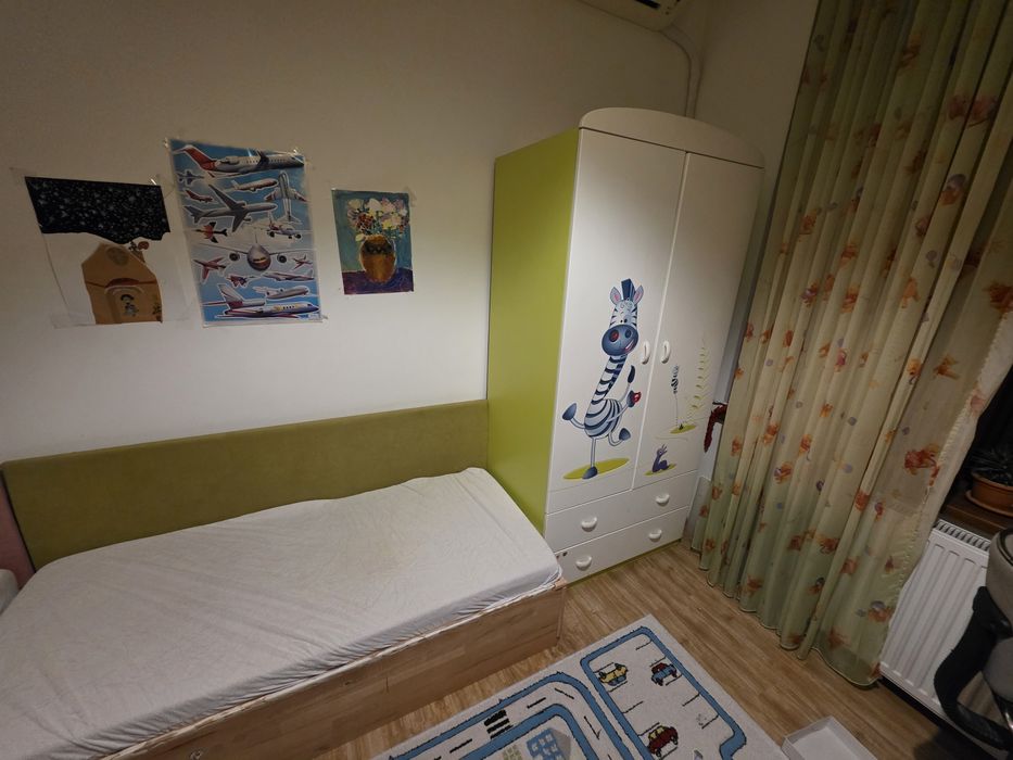 De vânzare paturi copii (roz: 140x70 cm, verde: 160x70 cm)