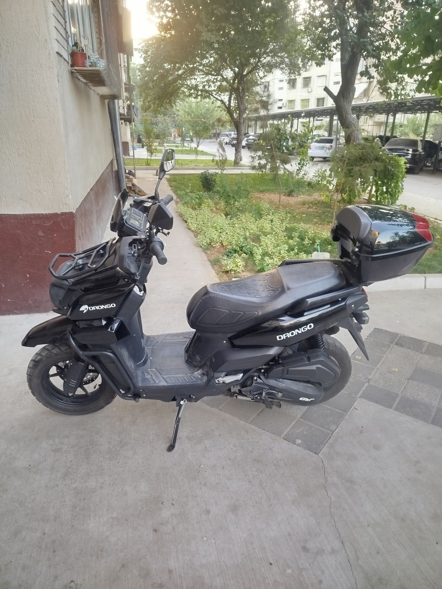 Продается,  Скутер. Танк. GST  Дронго.  150 куб. Автомат.