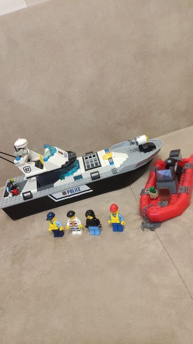 LEGO City 60129 - Полицейска патрулна моторница