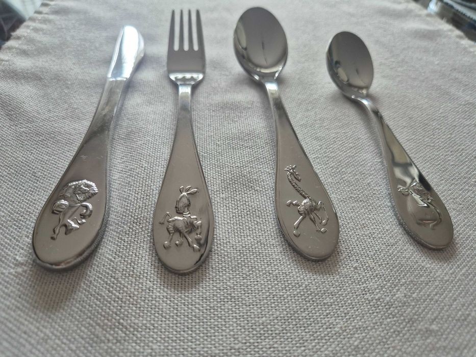 Детски прибори за хранене