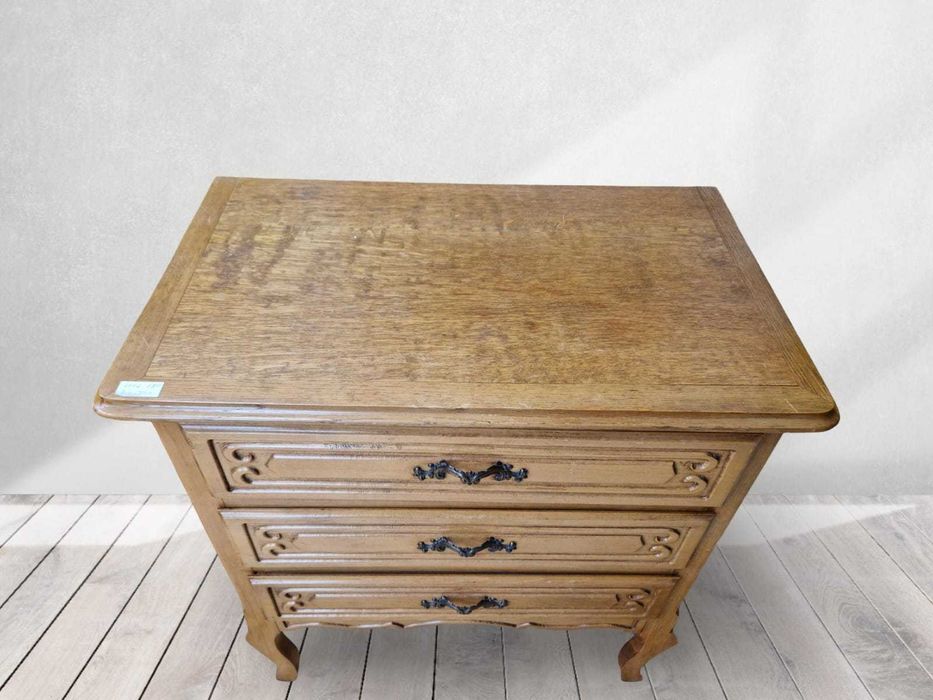 Два броя дъбови скрина с три чекмеджета