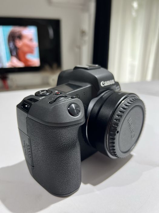 Canon Eos R + adaptor RF to EF sub 1000 cadre ca nou
