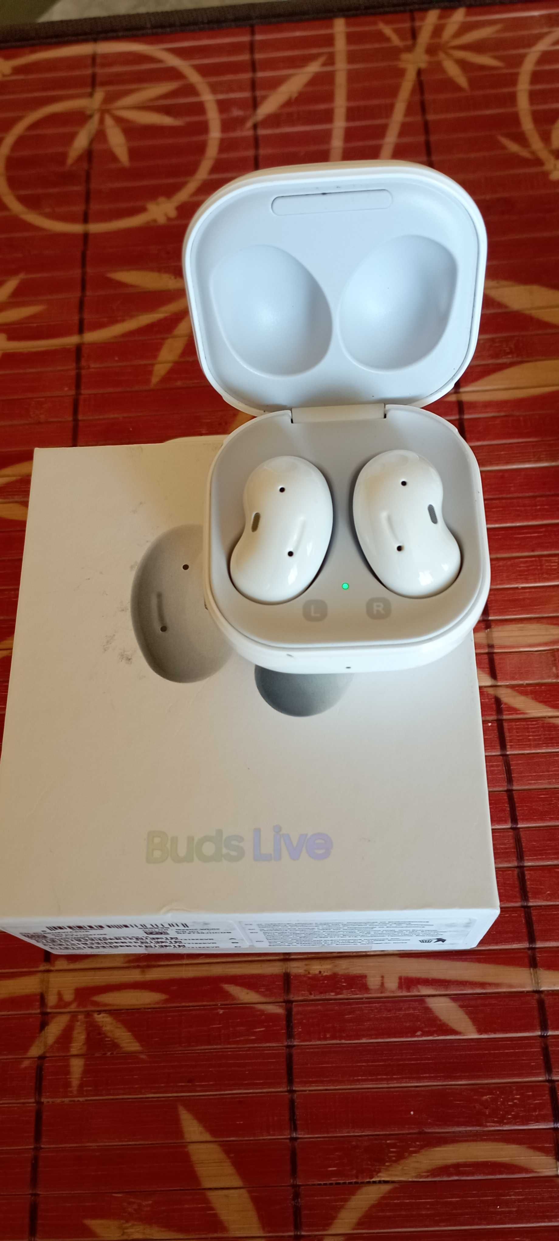 Безжични слушалки Samsung Galaxy Buds Live (sm-r180) mystic white.
