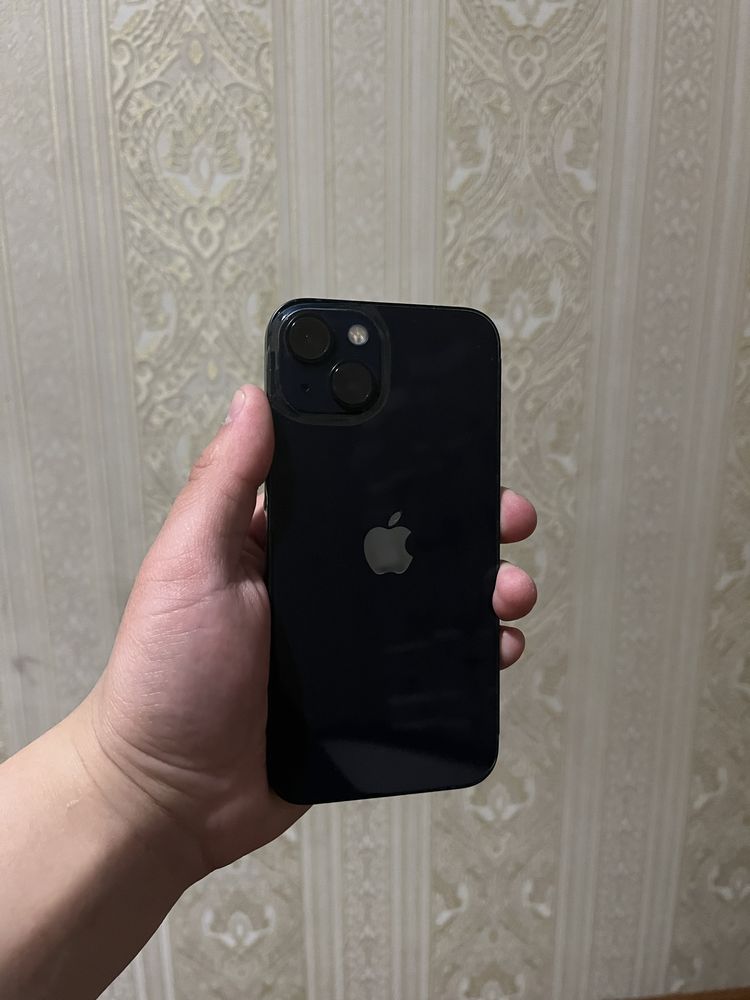 Продам Iphone 13 на гарантий