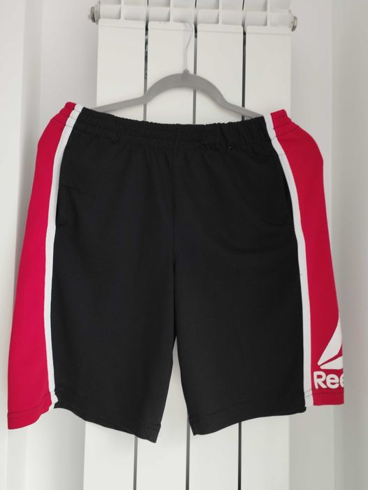 Vand pantaloni scurti Reebok