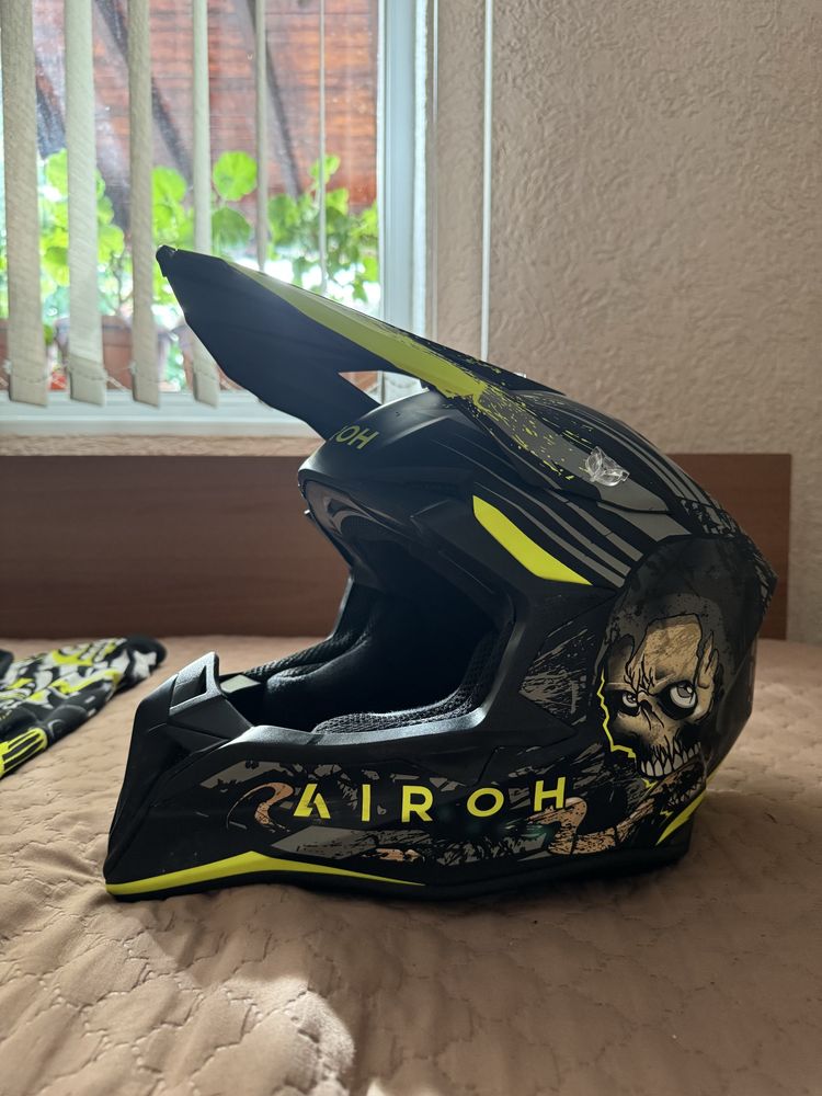 Каска AIROH + аксесоари