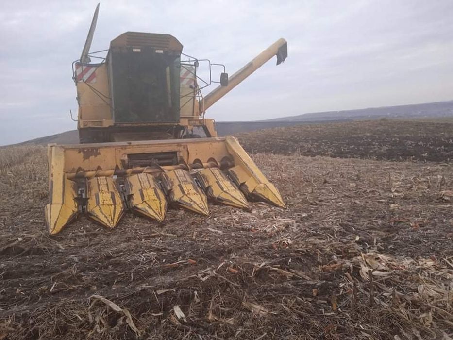 Vând combina NEW HOLLAND TX32