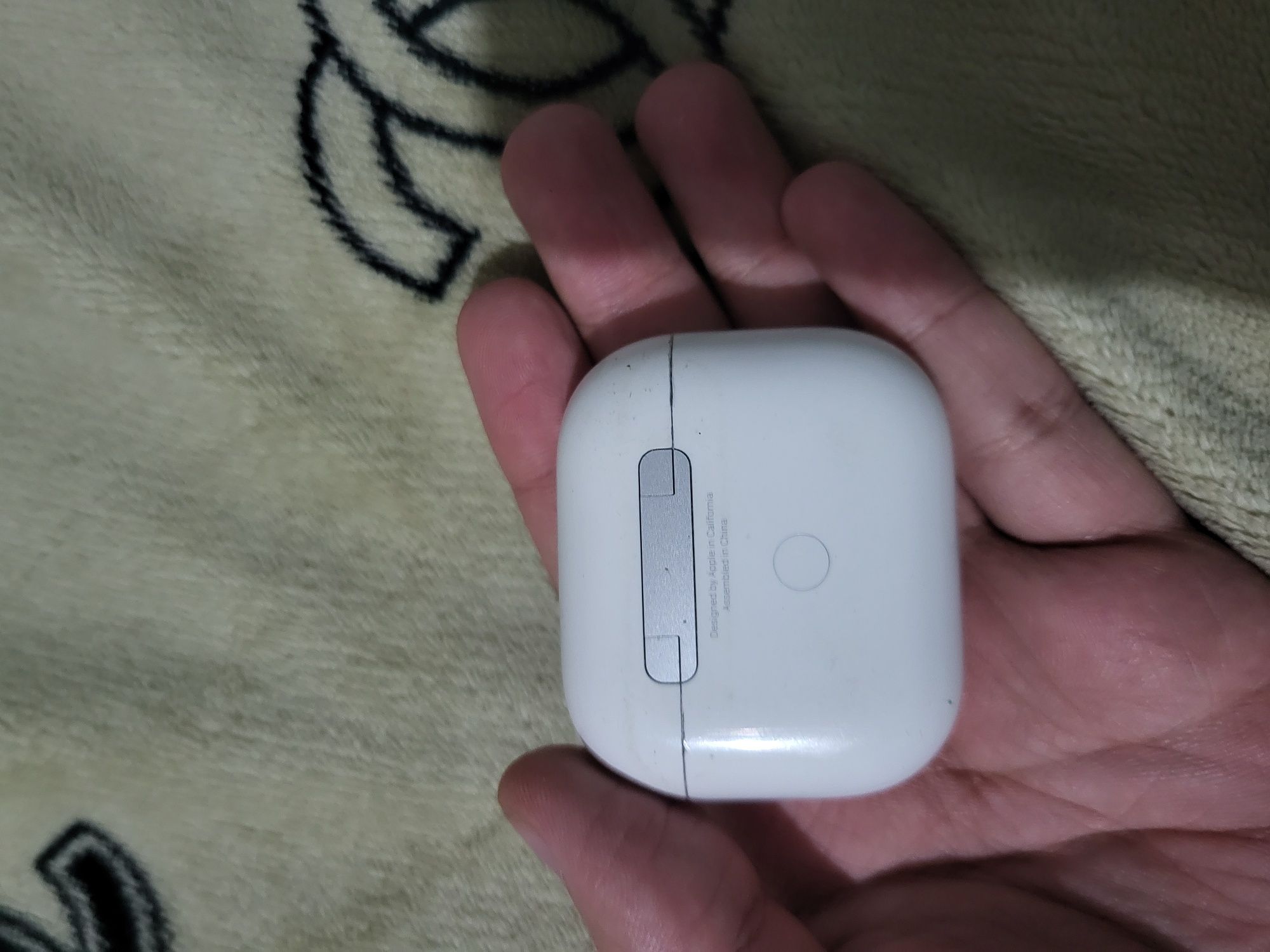 Продам Airpods 3