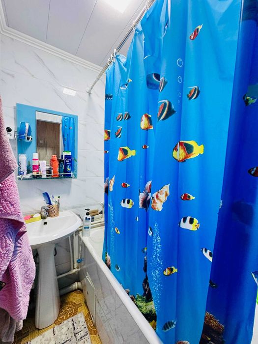 Buxoroda kvartira sotiladi 2 xonali 56m2 3-qavat.