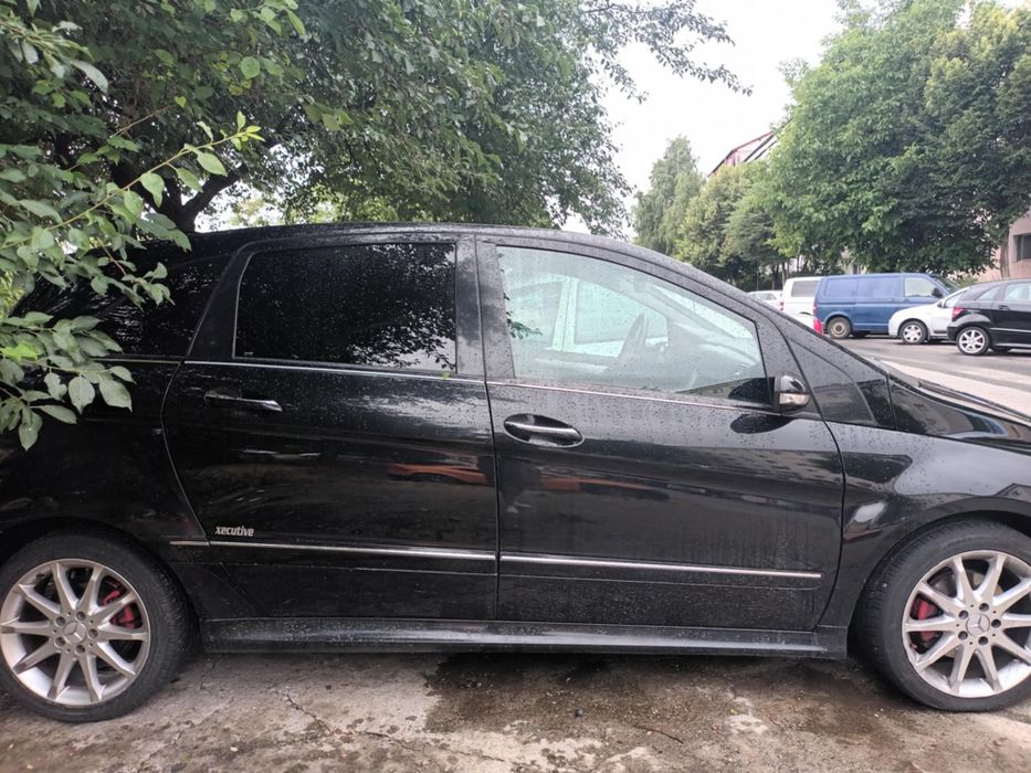 Vând Mercedes b class180