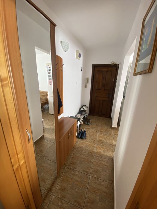 De vanzare apartament 2 camere, etaj 3, zona Piata mica