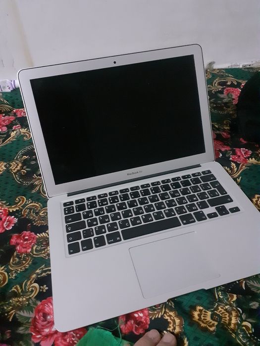 Продам MacBook Air 13