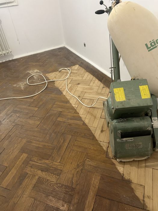 Rașchetat montaj insertizat parchet masiv Montaj plinte duropolimer