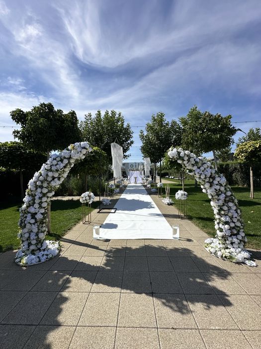 Inchiriez decor floral pentru evenimente, mese, scaune, pavilioane