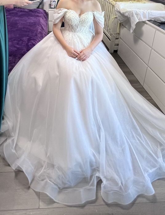 Vand rochie de mireasa cu husa si jartea cadou
