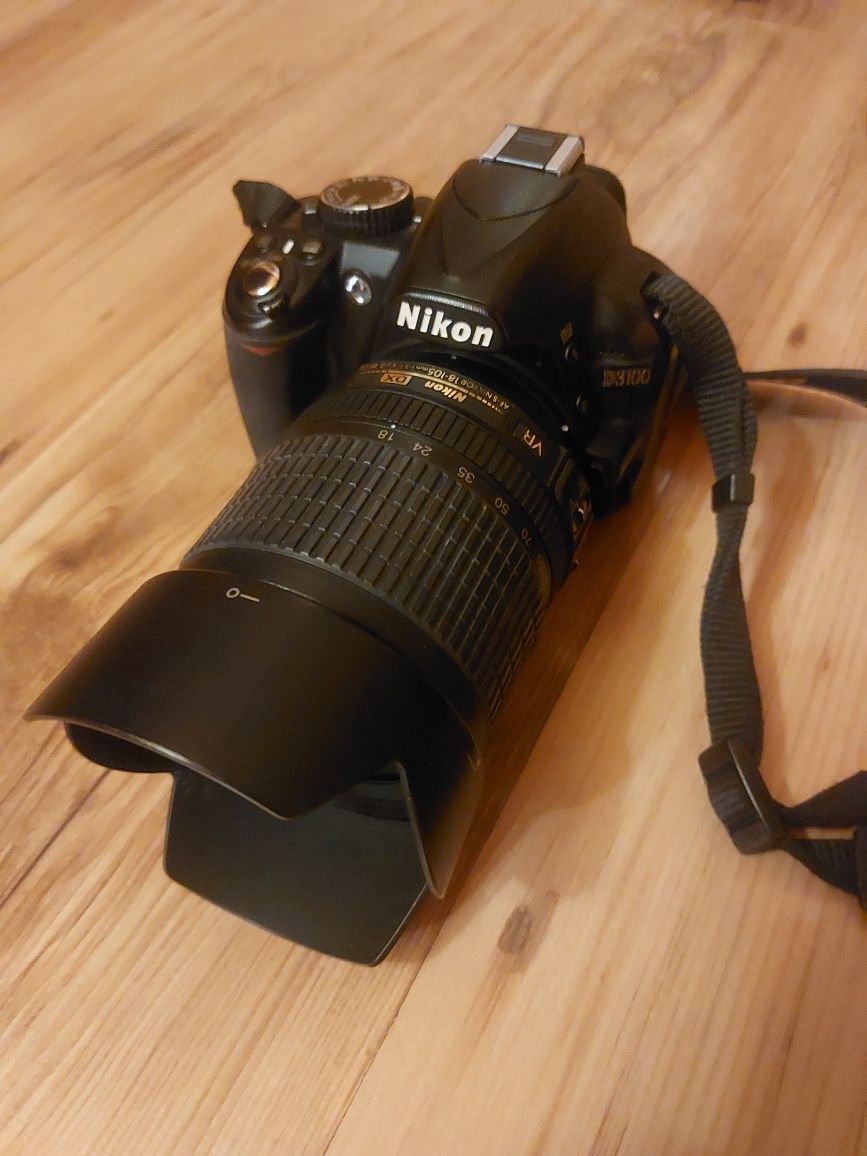 Nikon D3100 с Обектив  Nikkor AF-S 18-105