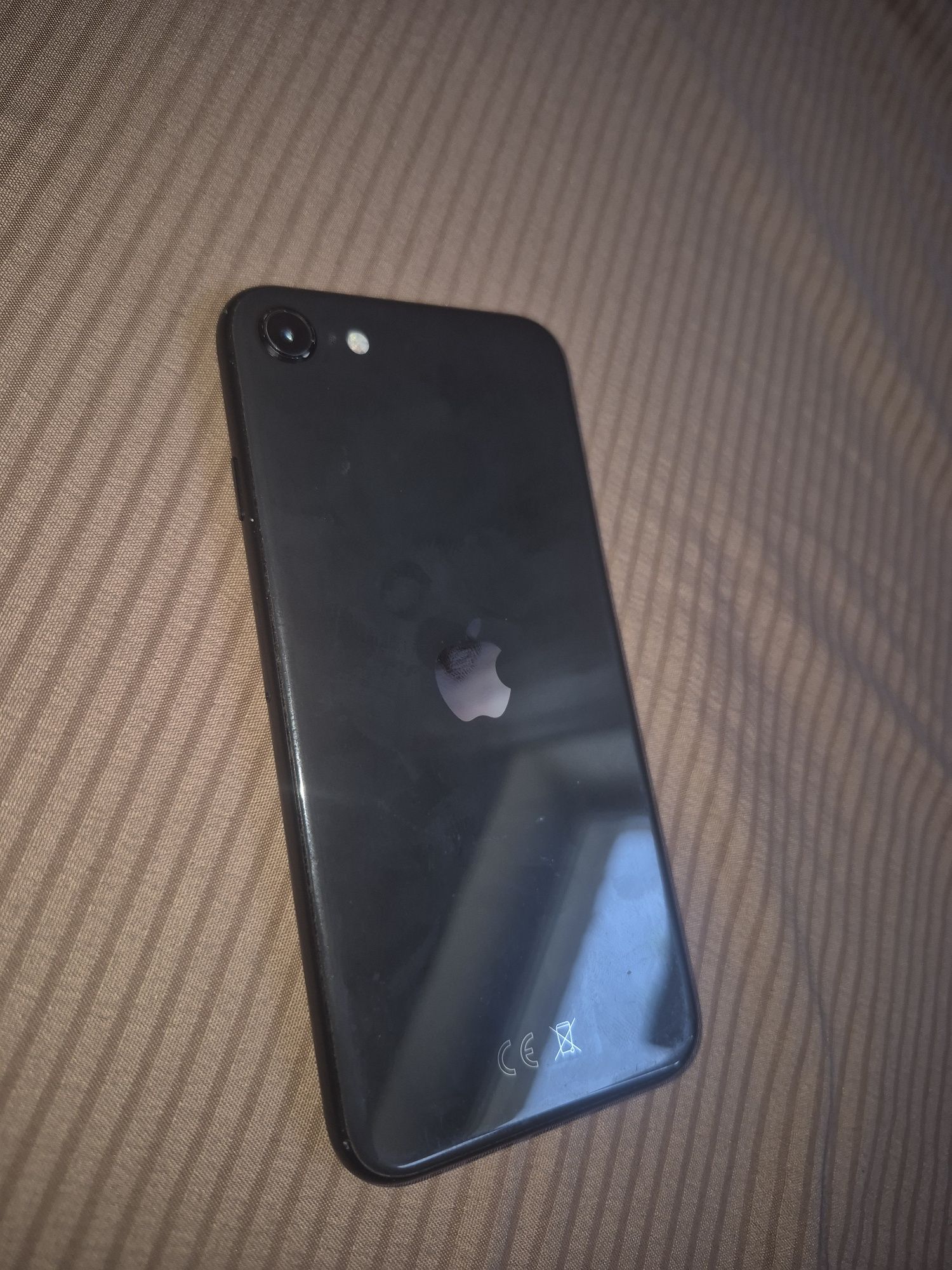 IPhone se 2020 идеальный состояние