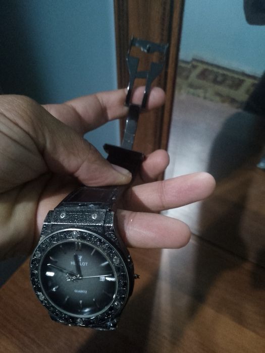 Hulot geneve соат сотилади