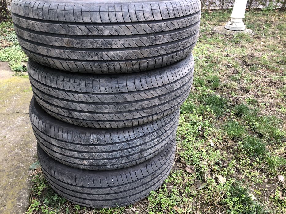 Vînd anvelope vară 215/65/17 michelin an 24  folosite 5 mikm 1250lei