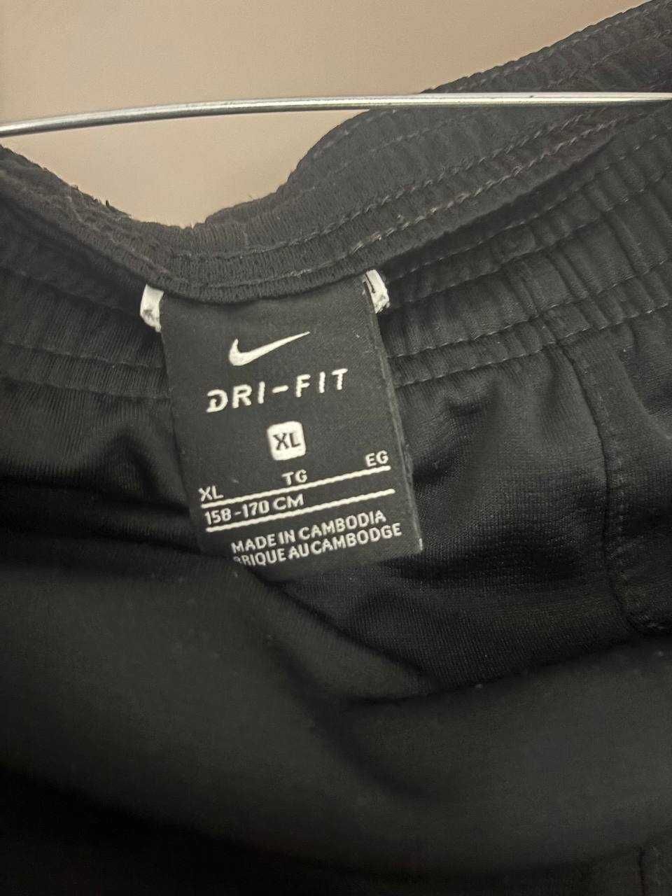 Къси гащи Nike, Adidas оригинални