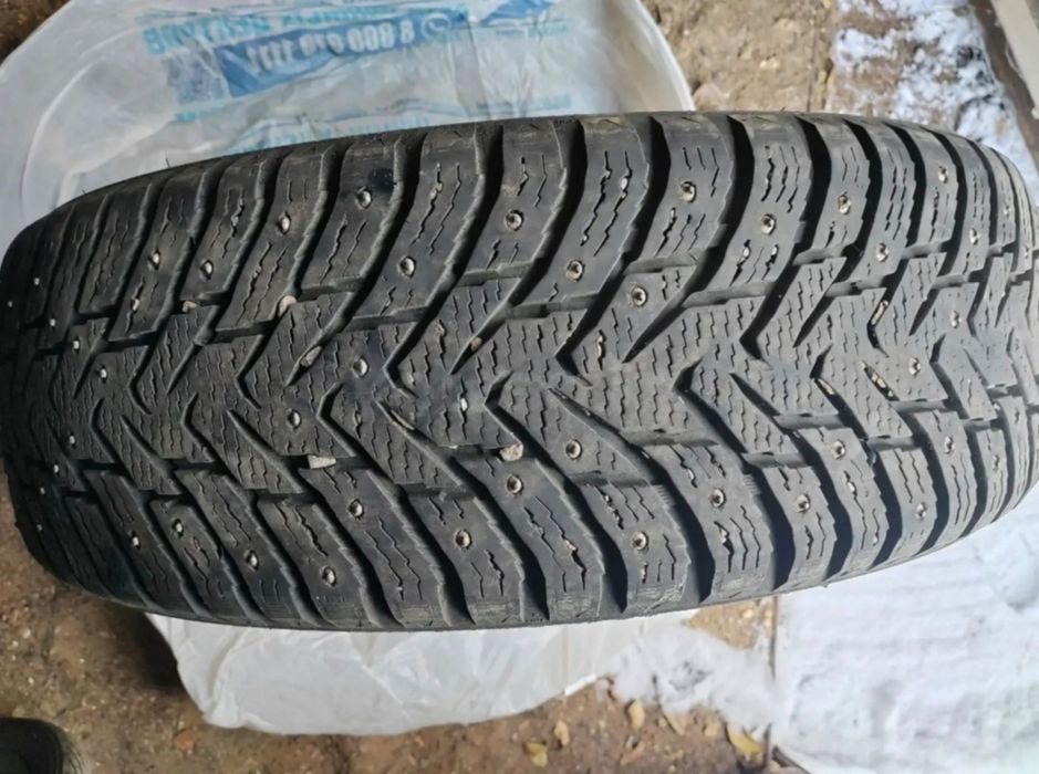 Продам в хорошем состоянии зимний покрышки.