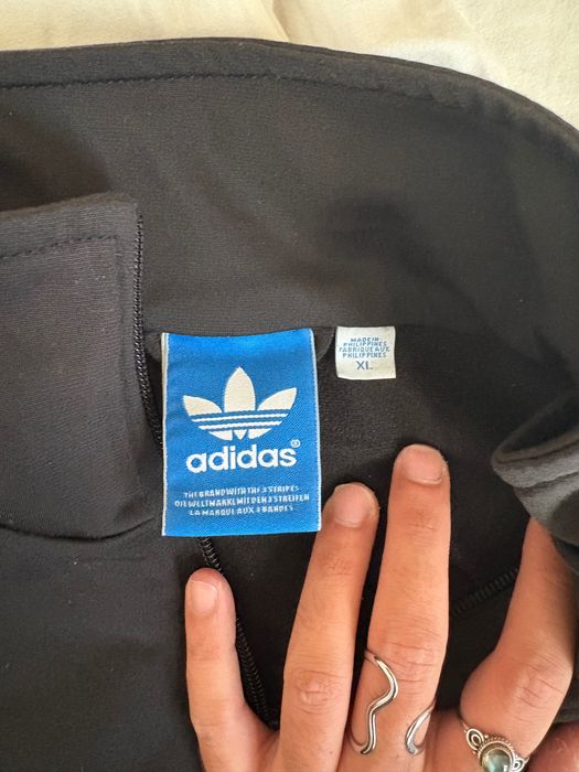 Чисто нов суичър на Adidas