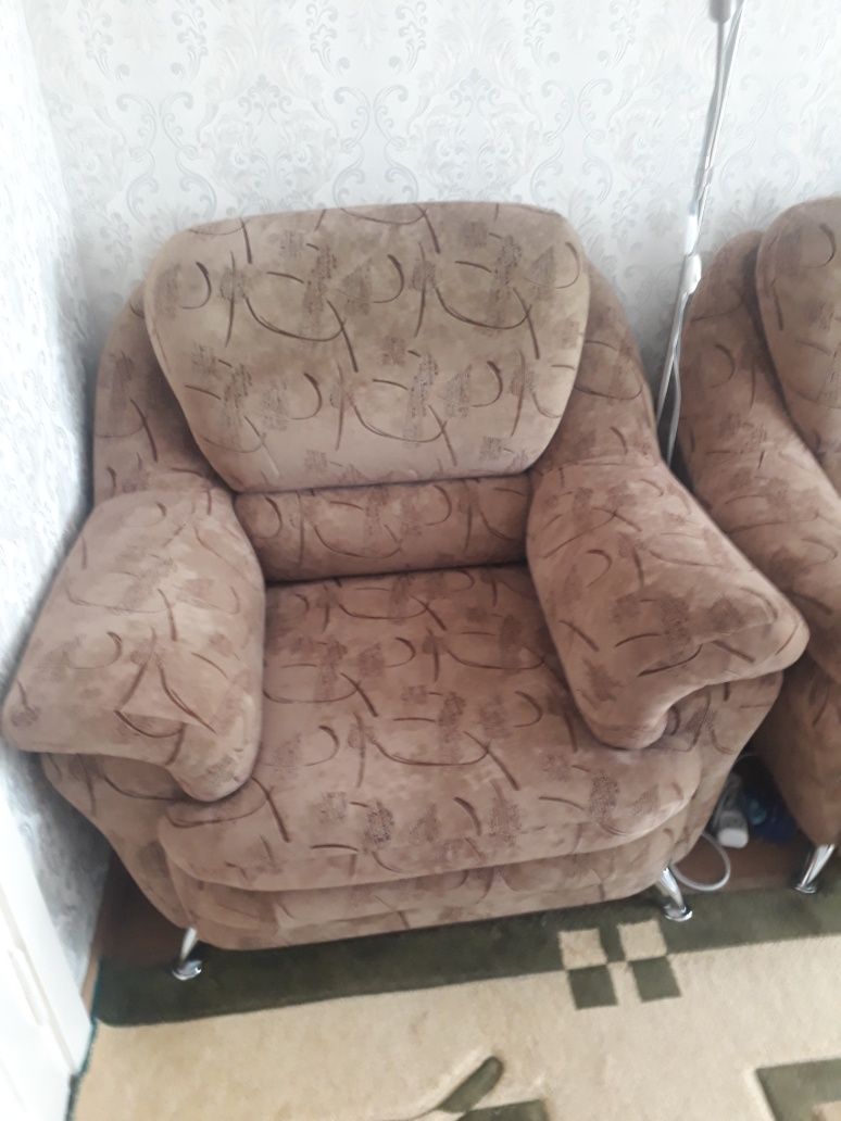 Продам диван и кресла