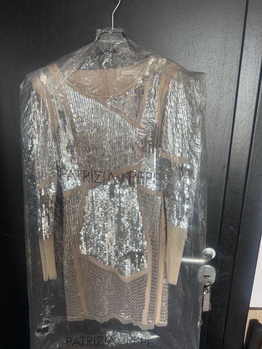 Patrizia Pepe рокля за вашите бляскави поводи размер 40 S