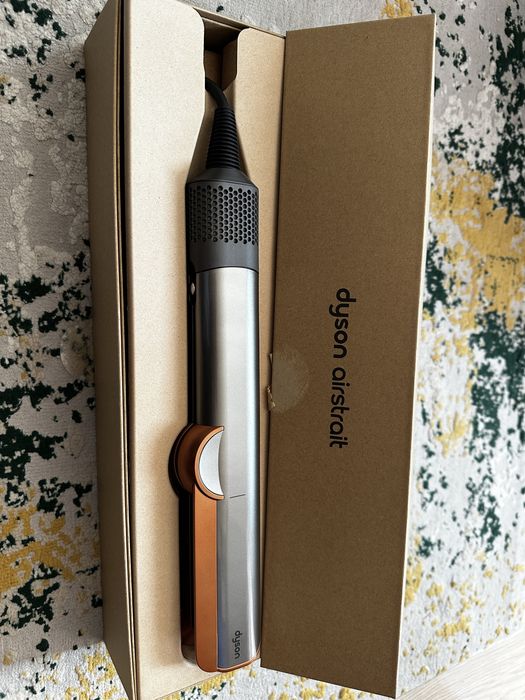 Aparat de indreptat parul Dyson Airstrait