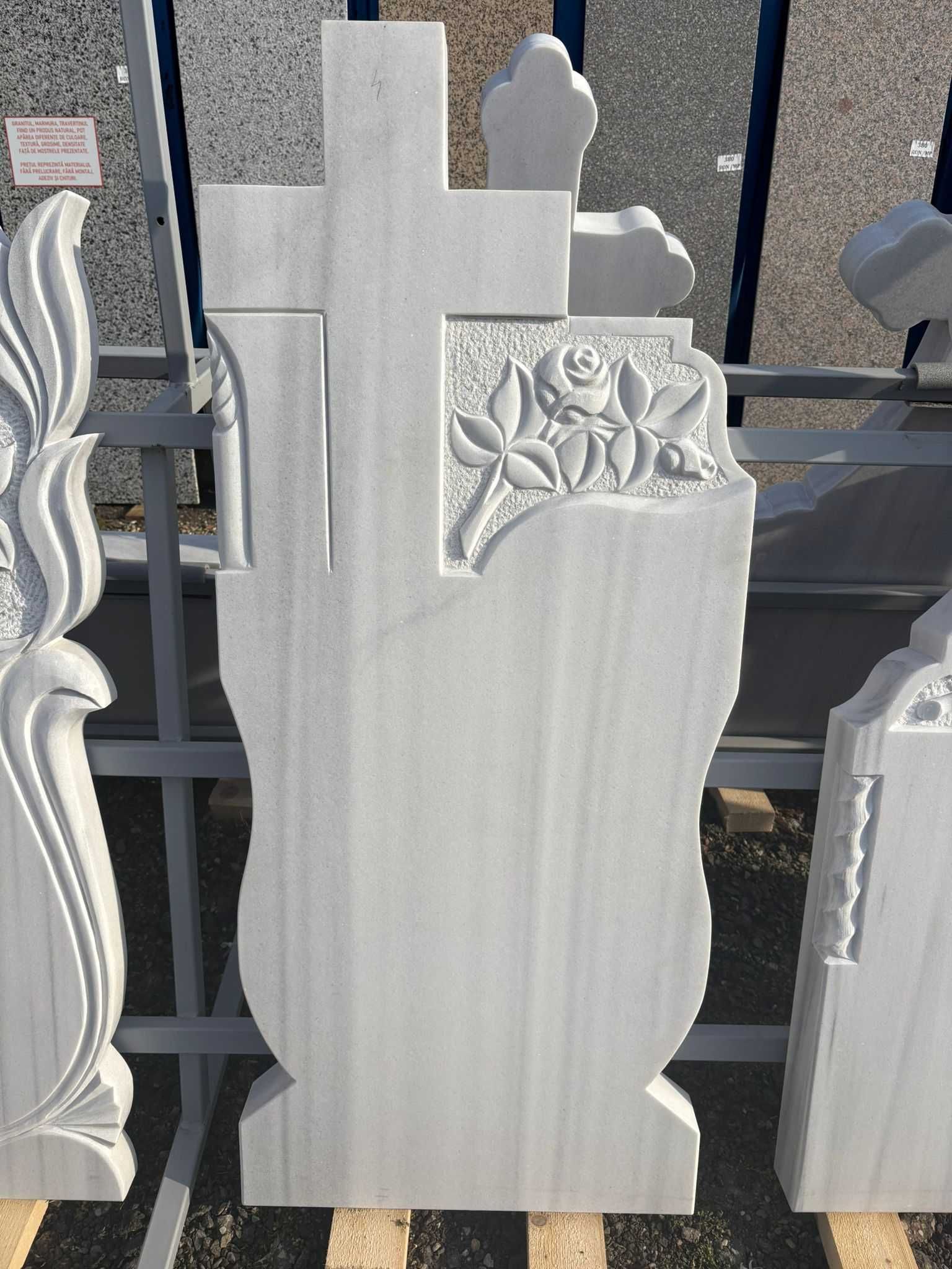 Reducere 15%  monumente funerare , marmura alba si granit
