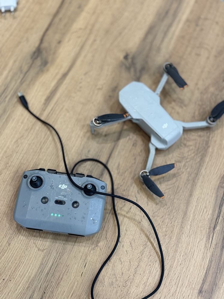 Dji mini 2  Продаеться дрон либо обменяю на dji mini 3 и  так далее!!