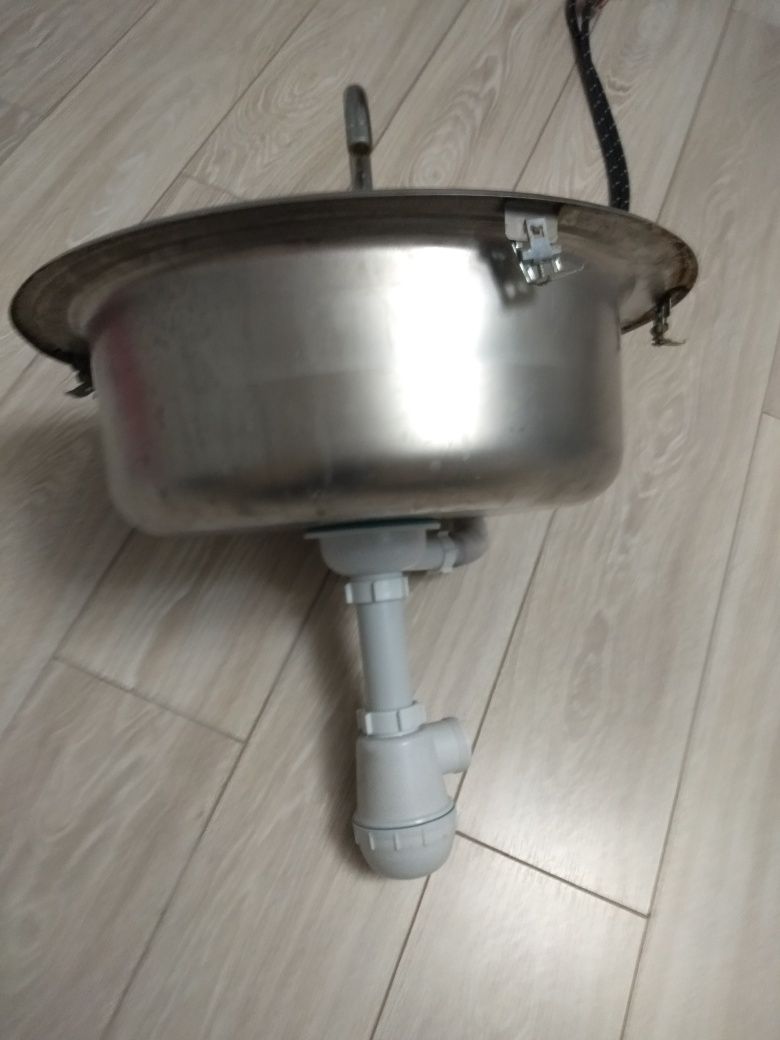 Продам почти новую мойку