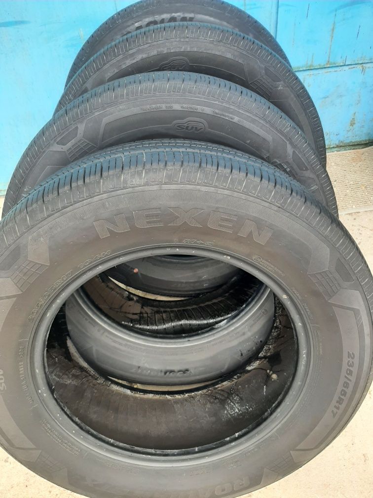Продам шины 235/65/17 нексен