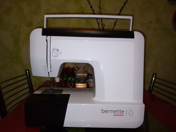 Швейная машинка bernette 10