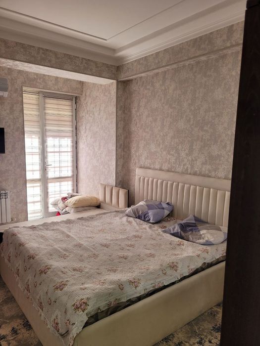 Sergeli metro oldida