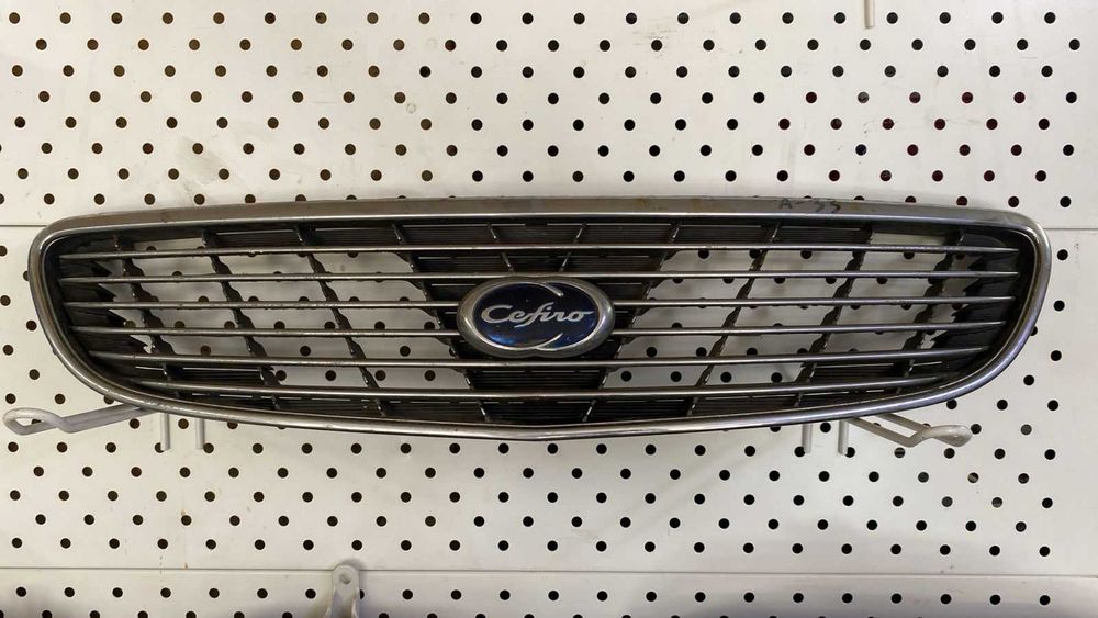 Решетка радиатора Nissan Cefiro A33 1999 г. В. Оригинал.