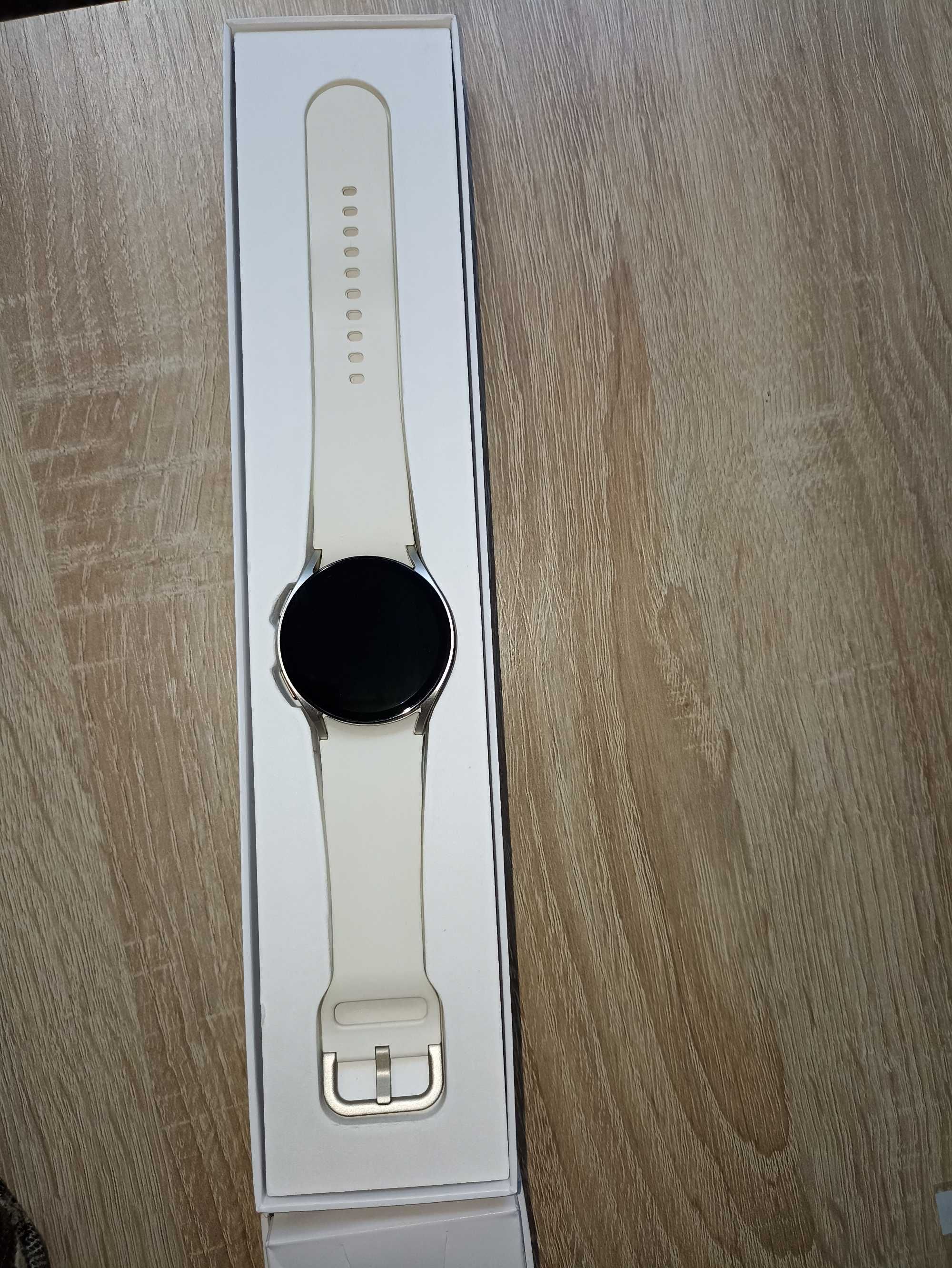 Смарт часовник Samsung Galaxy Watch 6 + подарък Redmi Watch 3 Active