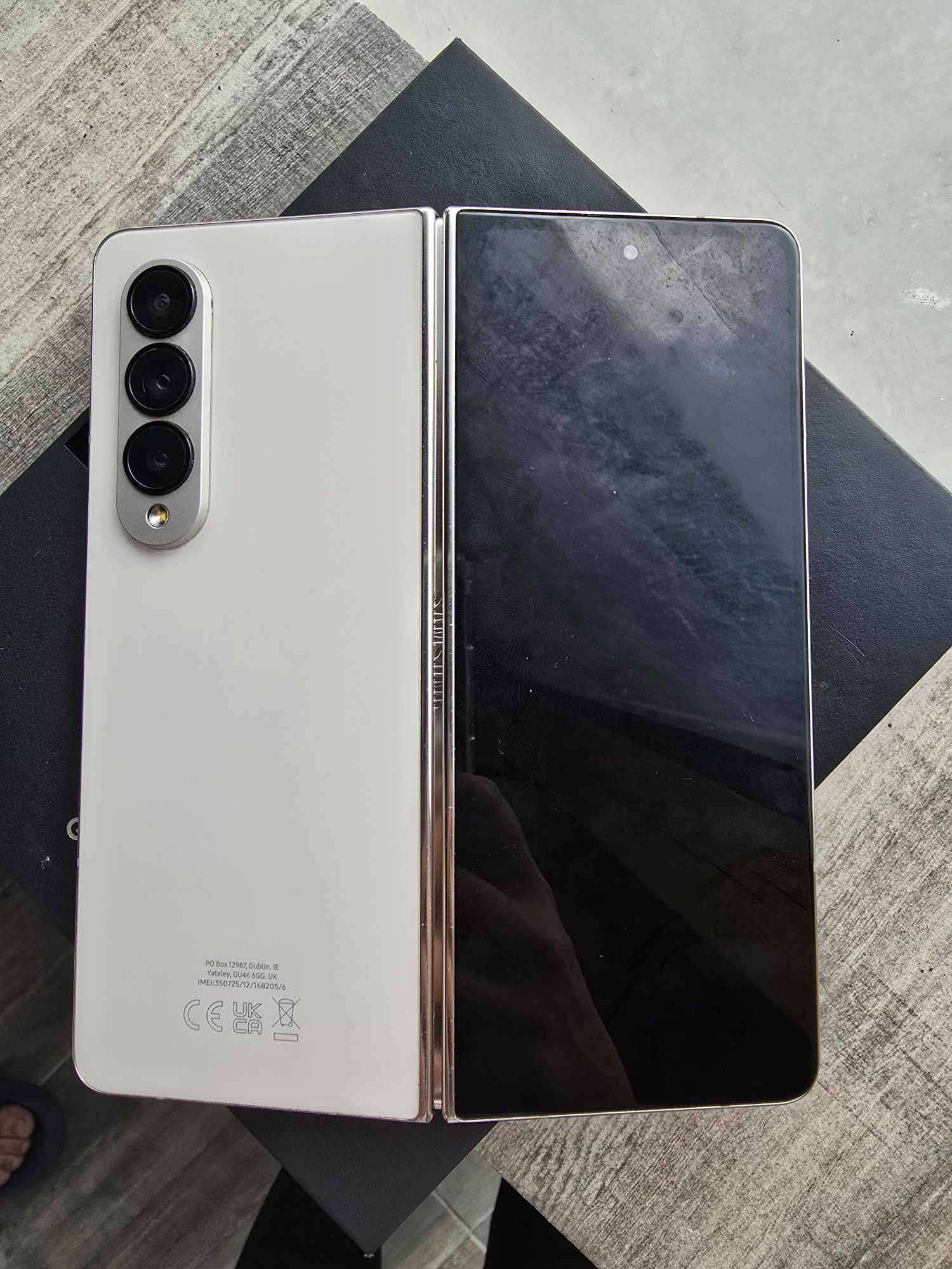 Samaung galaxy Z fold 4
