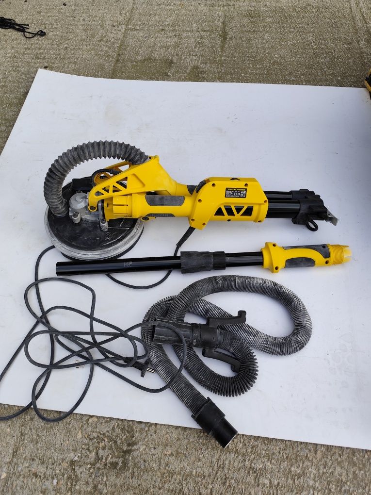 Жираф за шлайфане на стени и тавани Стенли Stanley SFMEE500
