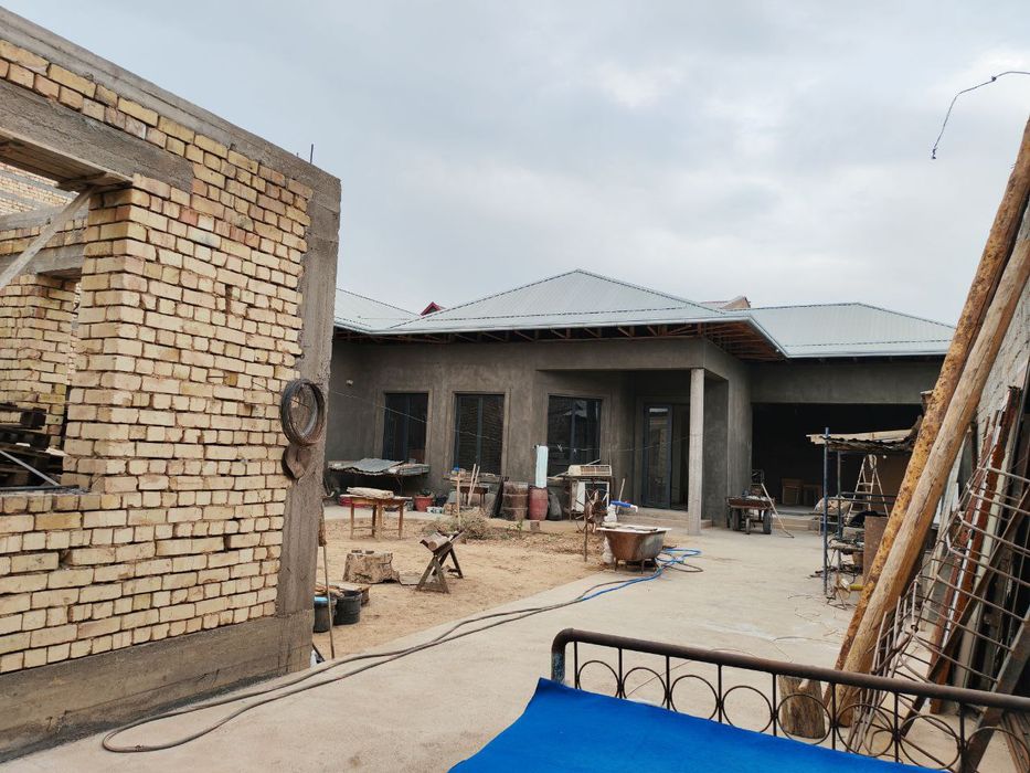 Sabzavot mahallada hovli sotiladi.9 sotih,