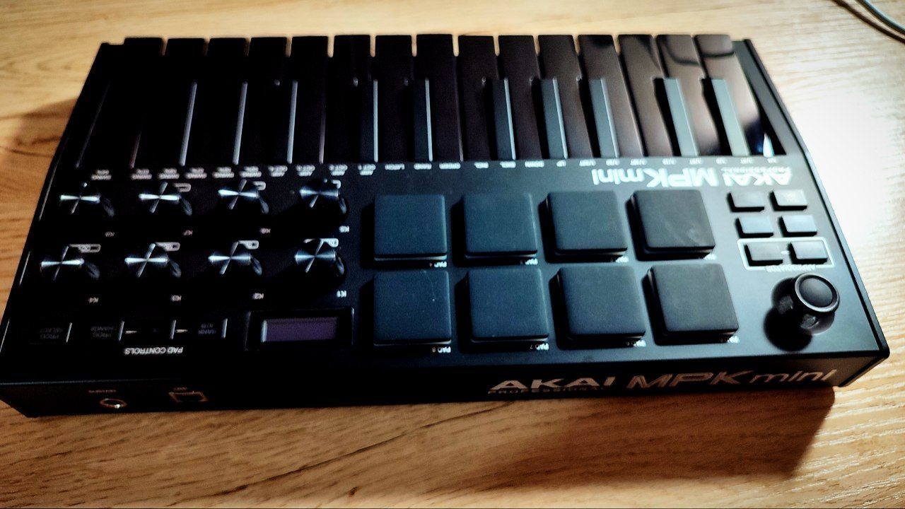MIDI-клавиатура Akai Pro MPK Mini MK3 Black с гарантией 1-месяц