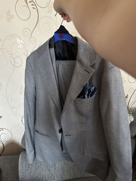 Costum complet S , sacou, vesta, pantaloni, culoare gri