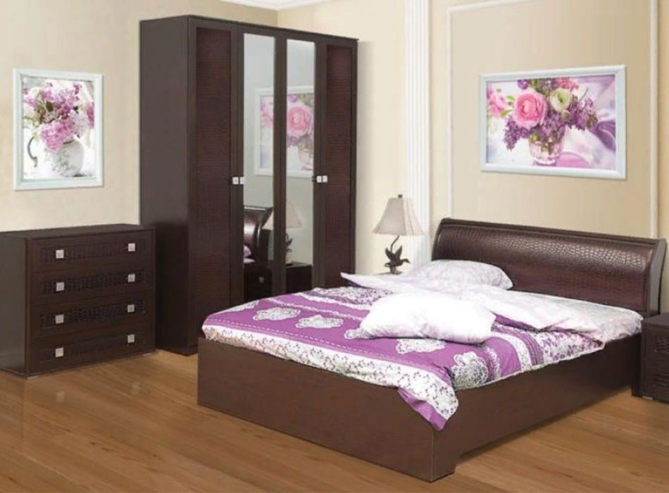 Продается Спальный гарнитур с матрасом 200*160 см