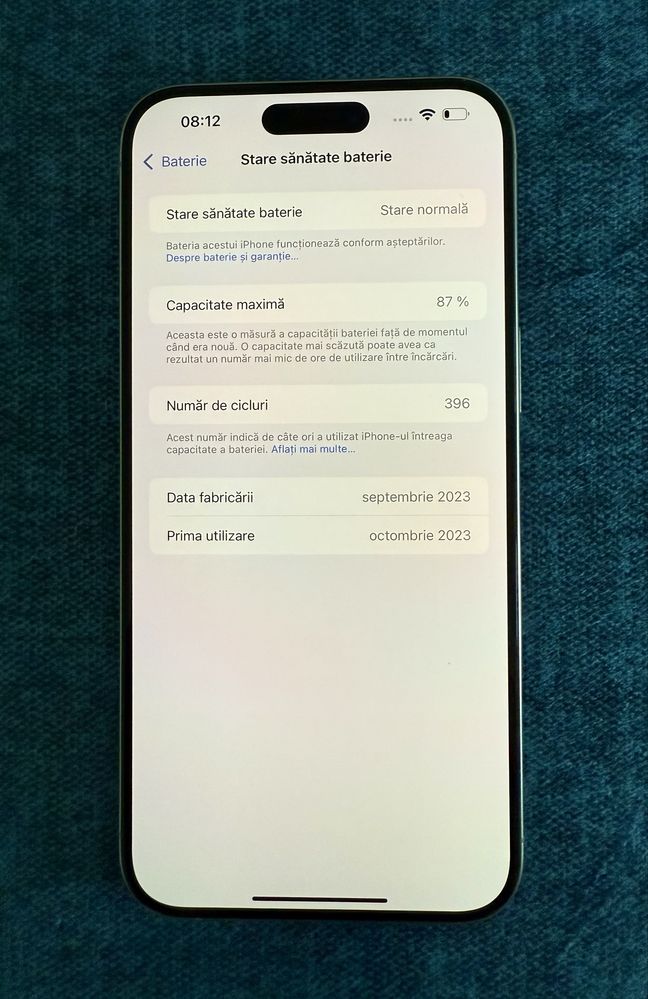 Vând iPhone 15 Pro Max 256GB cu factură, garanție și două huse cadou