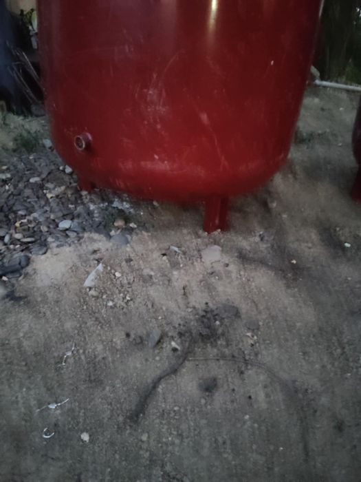 2 bazine /butoaie din metal 500 litri