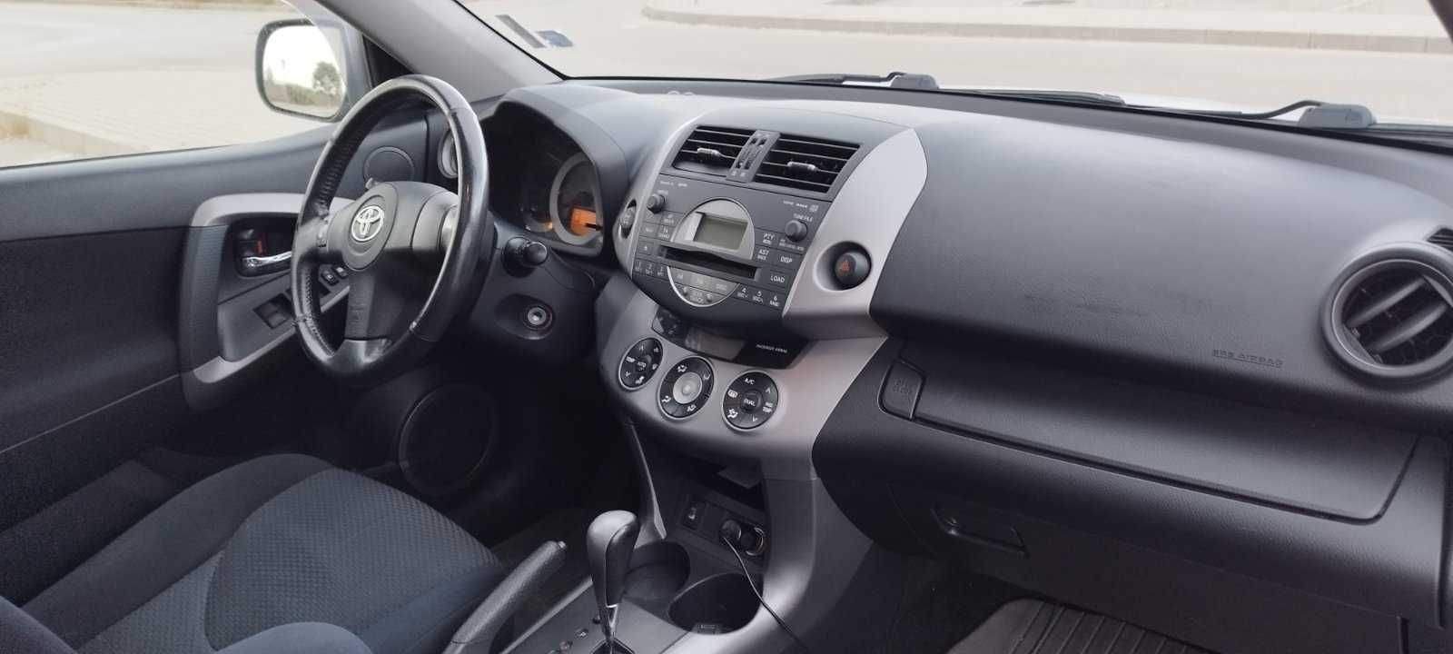 TOYOTA RAV4 III, 2. 0 Petrol 5D AUT Executive от 2006-та