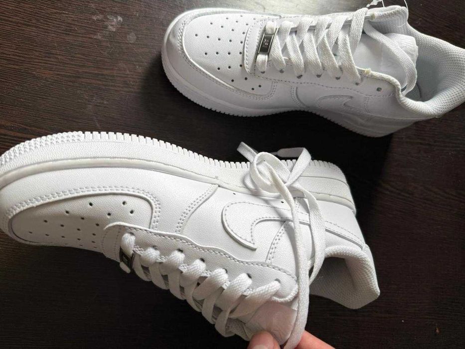 Кросовки унисекс, аир форсы, белые. Размер 37 23 см стопа